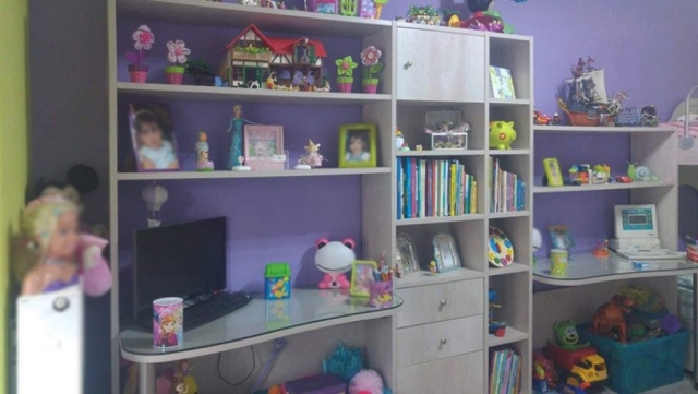 παιδικό γραφείο με βιβλιοθήκη ραφιέρα και ντουλάπια