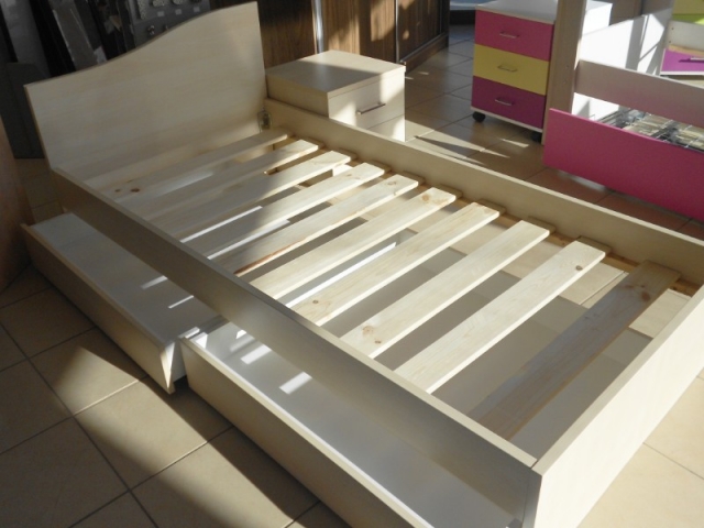 παιδικό κρεβάτι με δύο συρτάρια απο κάτω