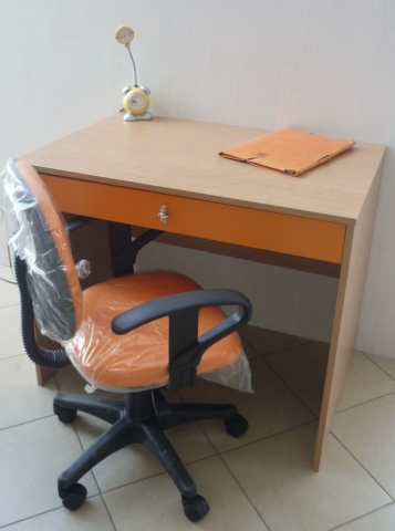 παιδικό γραφείο με καρέκλα πορτοκαλί