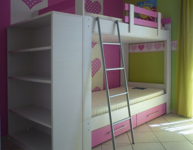 διώροφο κρεβάτι με αποθηκευτικό χώρο ρόζ συρτάρια και βιβλιοθήκη
